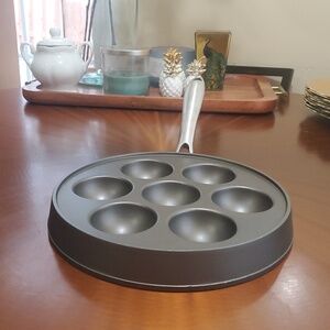 Nordic Ware Silver 7Cavity Stovetop Mold Never Use Perfect Condicion